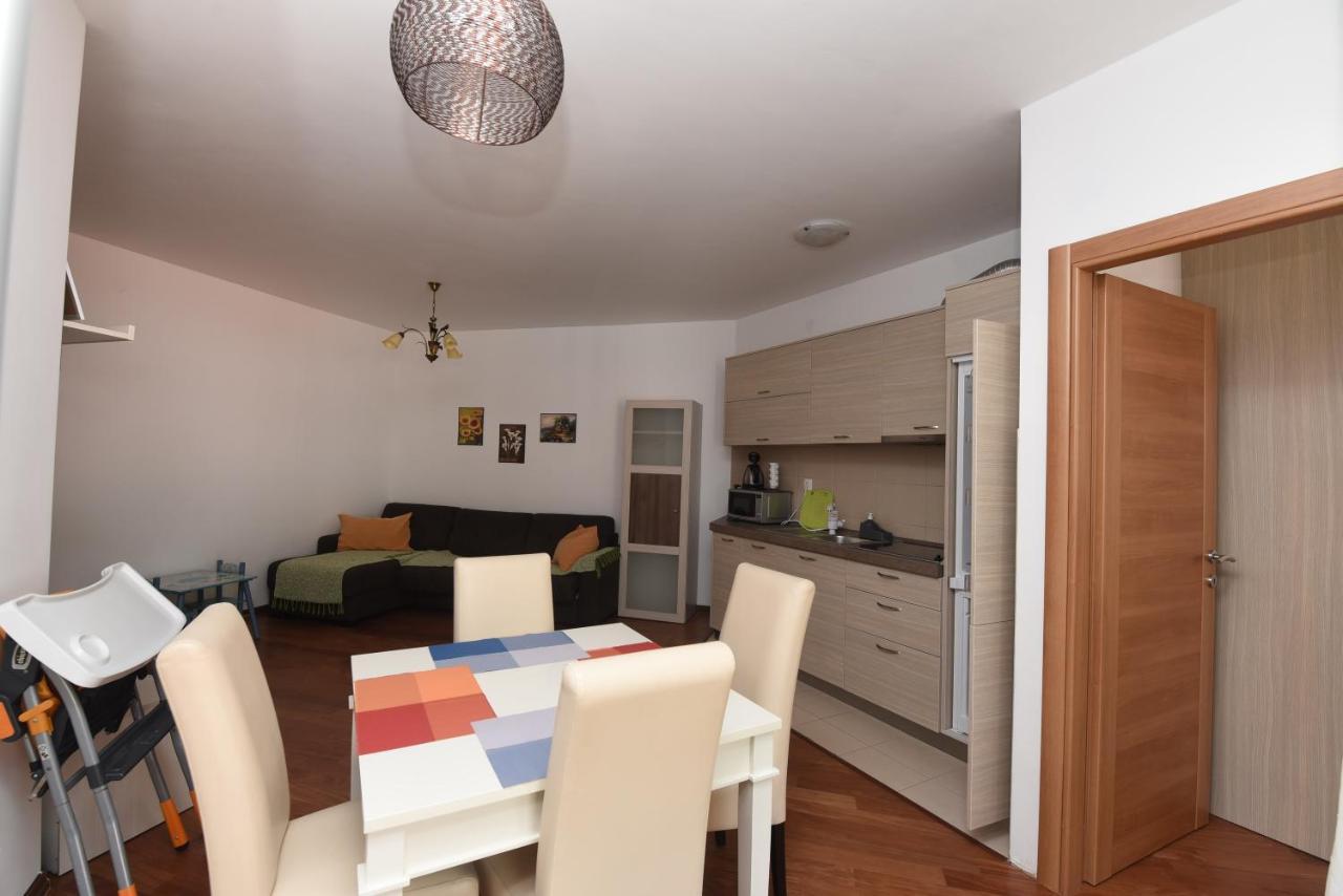 Apartamenti Enjoy Lägenhet Petrovac Exteriör bild