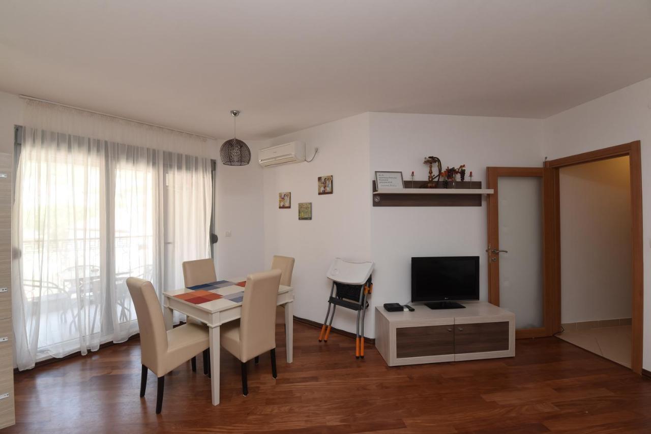 Apartamenti Enjoy Lägenhet Petrovac Exteriör bild
