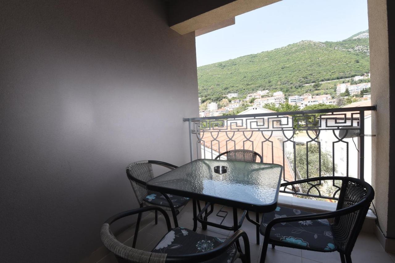 Apartamenti Enjoy Lägenhet Petrovac Exteriör bild