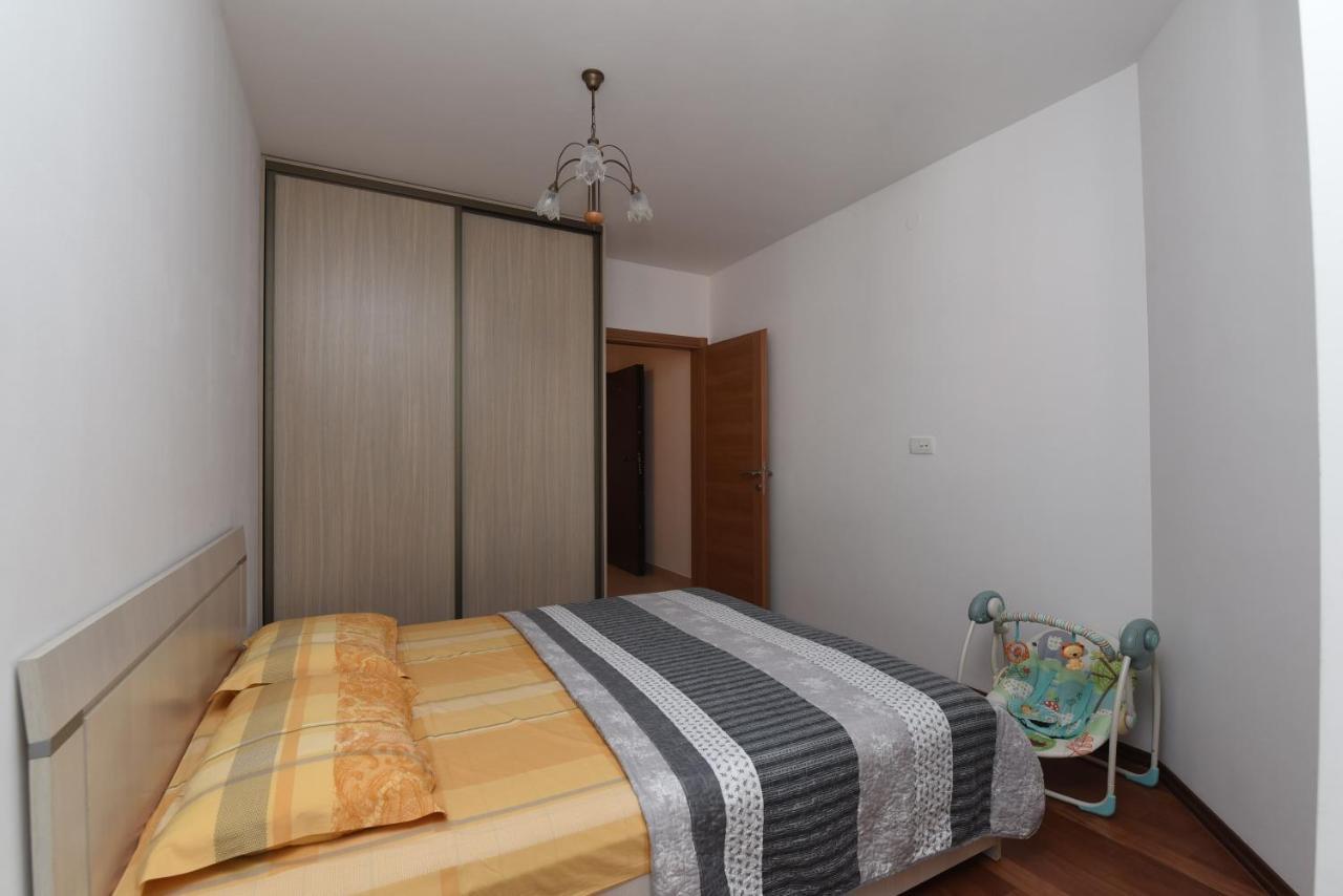 Apartamenti Enjoy Lägenhet Petrovac Exteriör bild