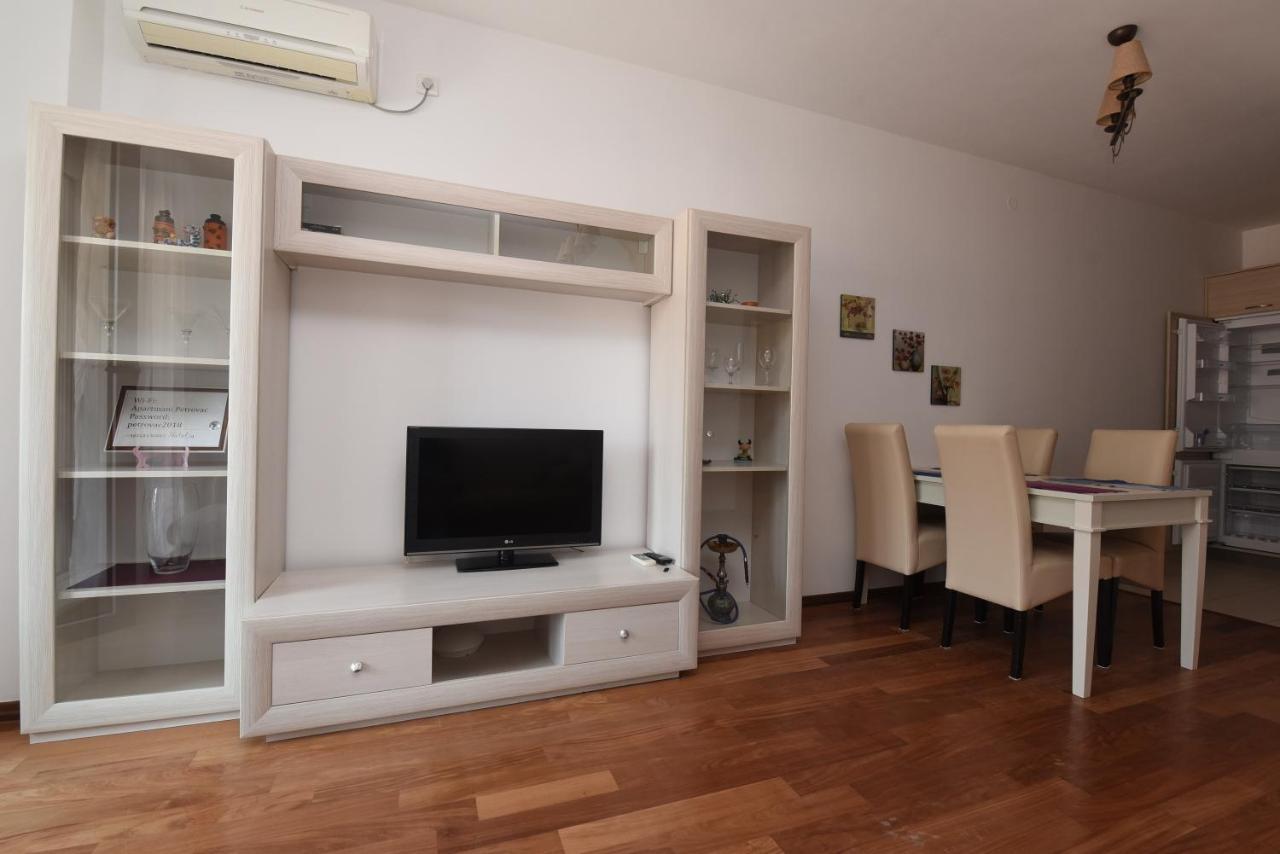 Apartamenti Enjoy Lägenhet Petrovac Exteriör bild