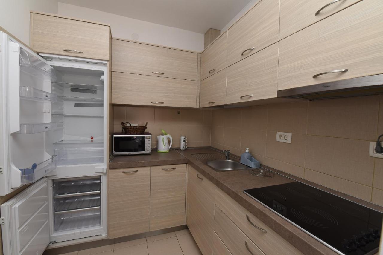 Apartamenti Enjoy Lägenhet Petrovac Exteriör bild