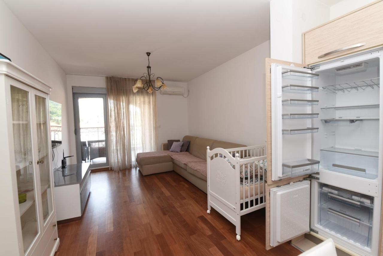 Apartamenti Enjoy Lägenhet Petrovac Exteriör bild