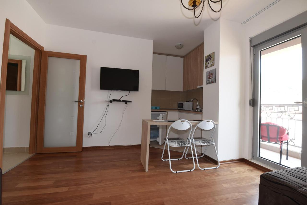 Apartamenti Enjoy Lägenhet Petrovac Exteriör bild