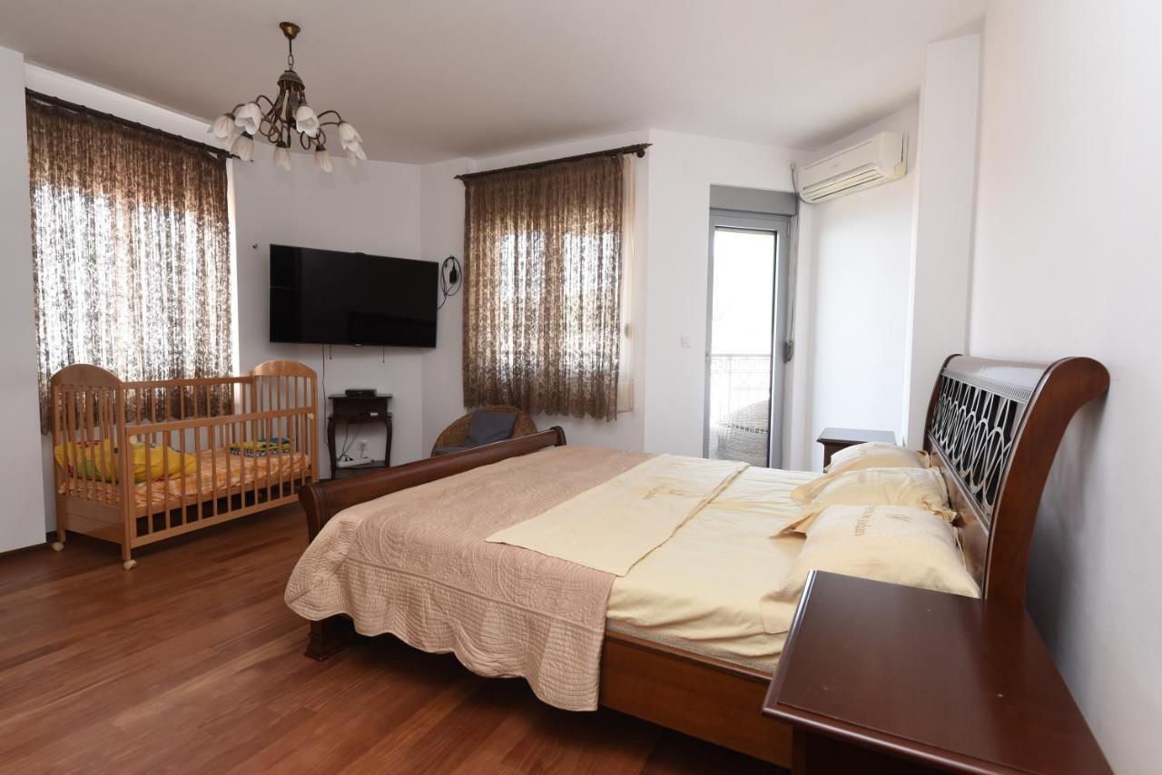 Apartamenti Enjoy Lägenhet Petrovac Exteriör bild
