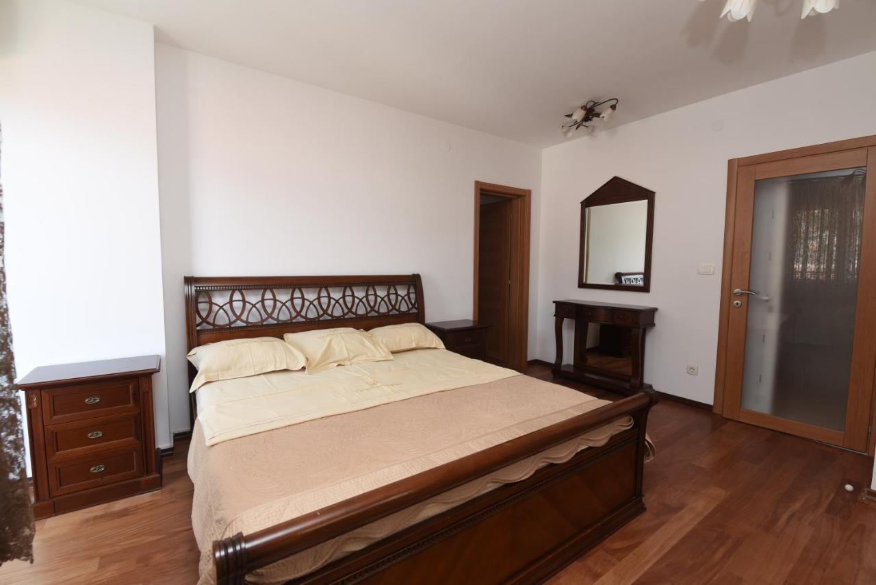 Apartamenti Enjoy Lägenhet Petrovac Exteriör bild
