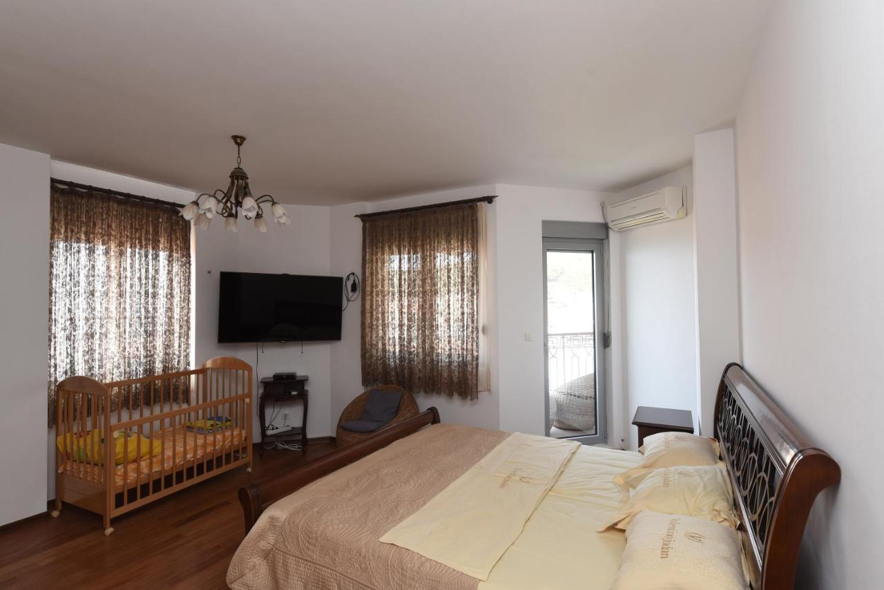 Apartamenti Enjoy Lägenhet Petrovac Exteriör bild