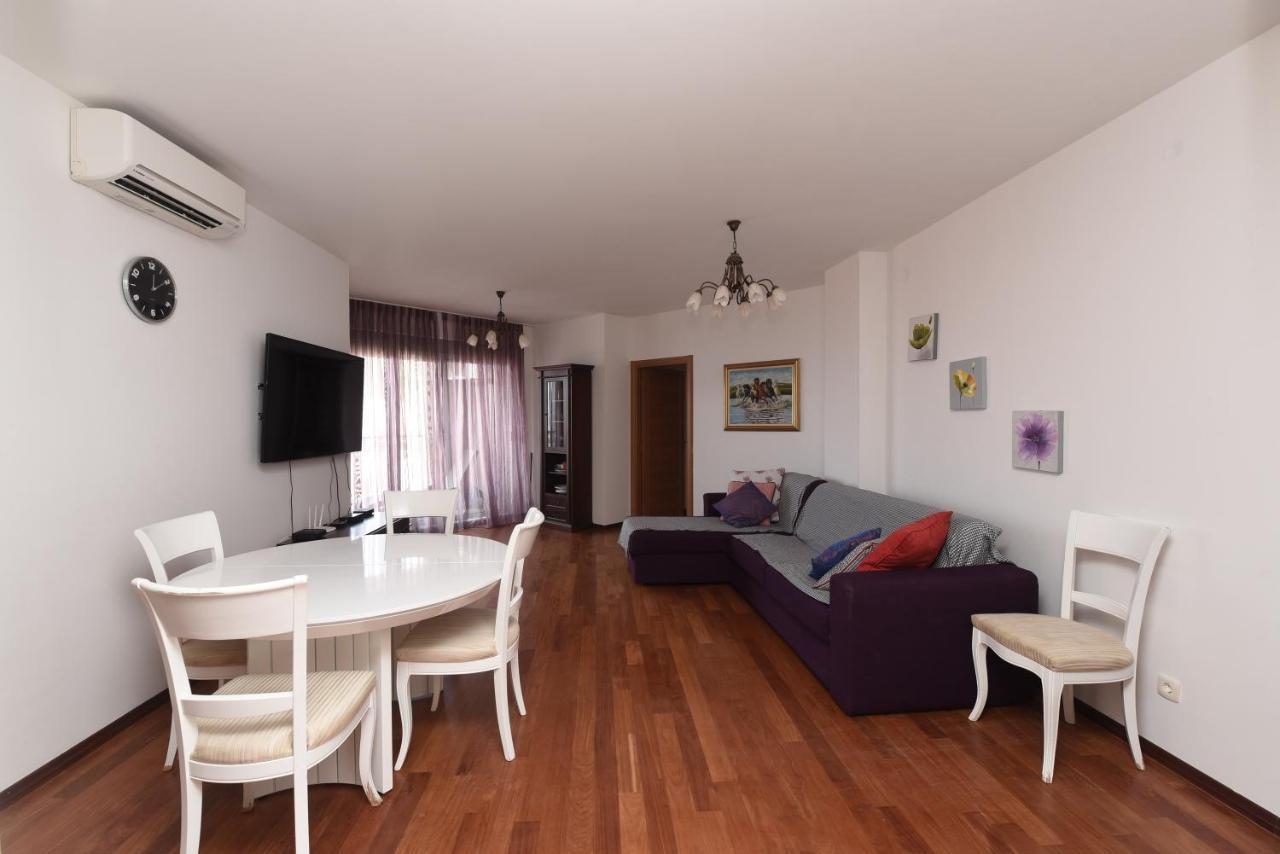 Apartamenti Enjoy Lägenhet Petrovac Exteriör bild