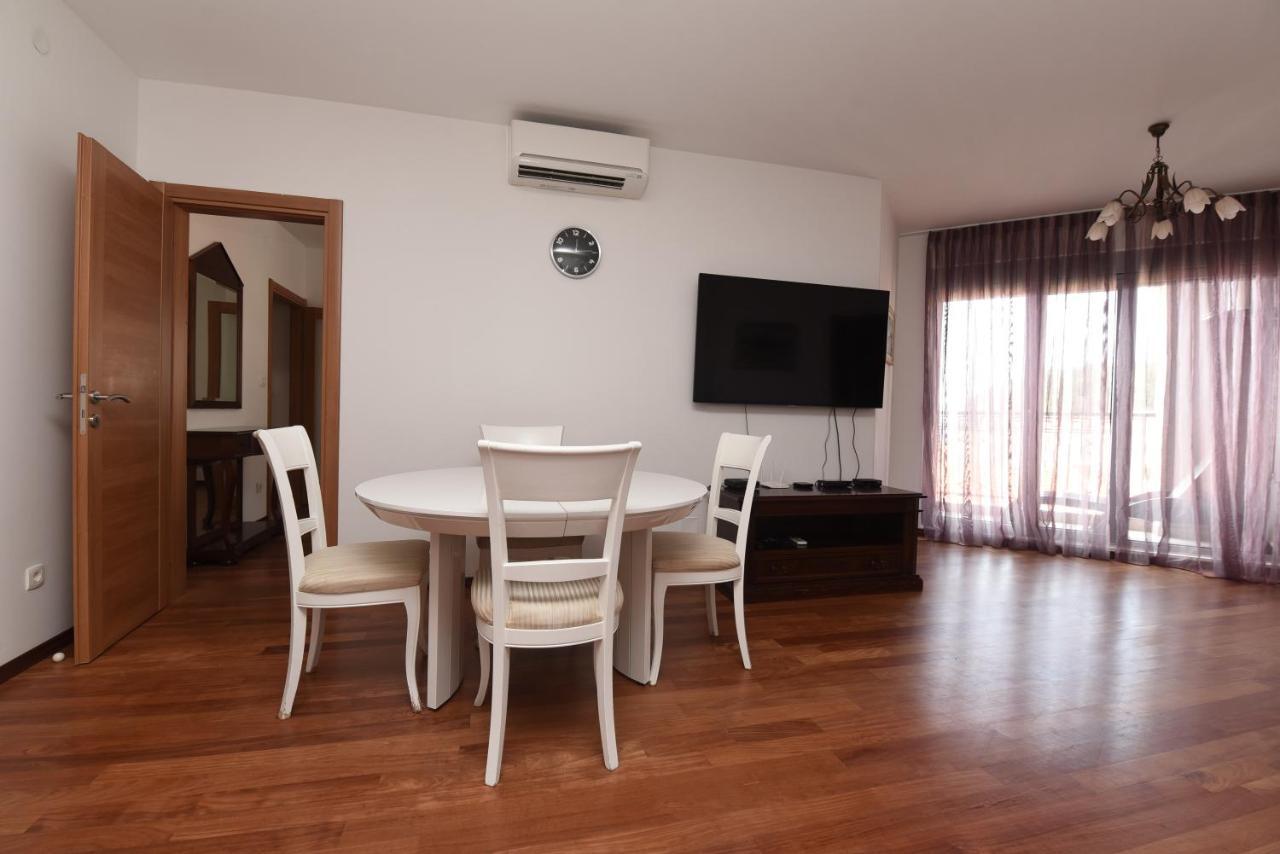 Apartamenti Enjoy Lägenhet Petrovac Exteriör bild