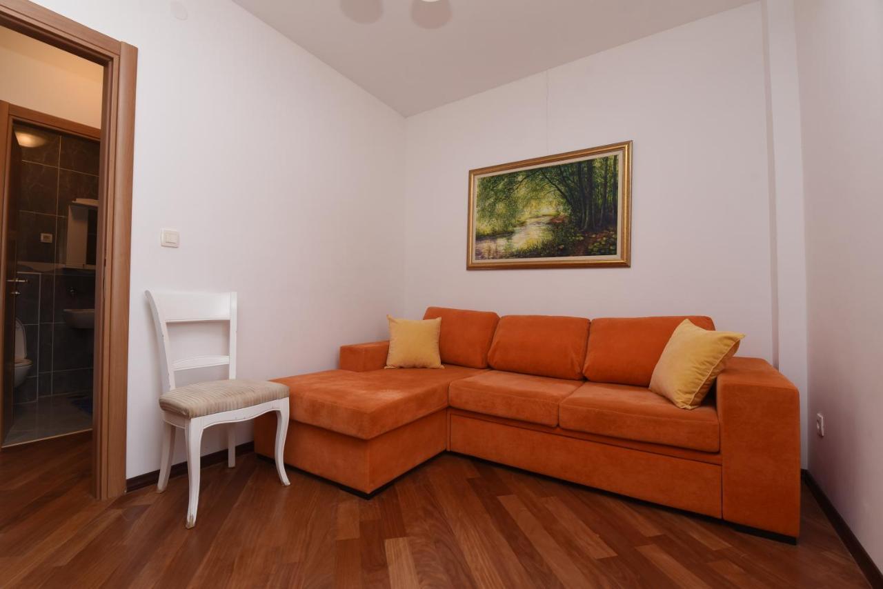 Apartamenti Enjoy Lägenhet Petrovac Exteriör bild