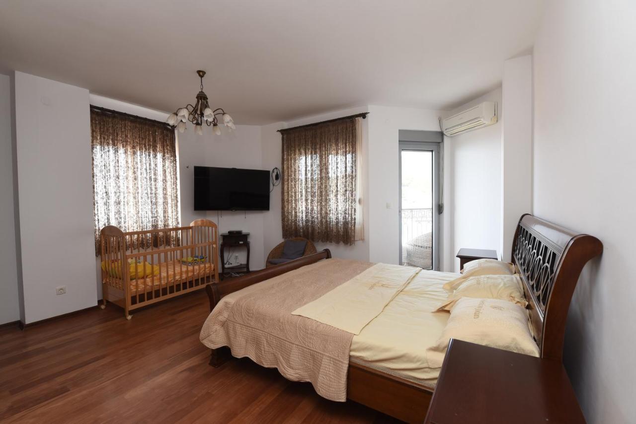 Apartamenti Enjoy Lägenhet Petrovac Exteriör bild
